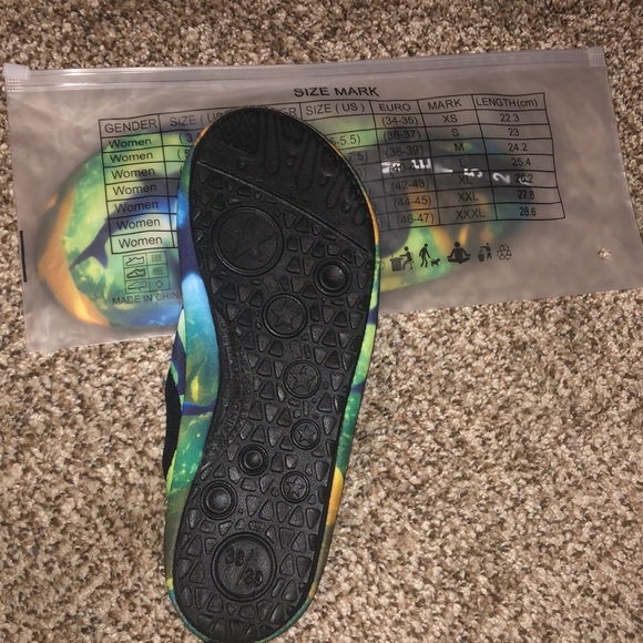 Water shoes - Picture 2 of 3